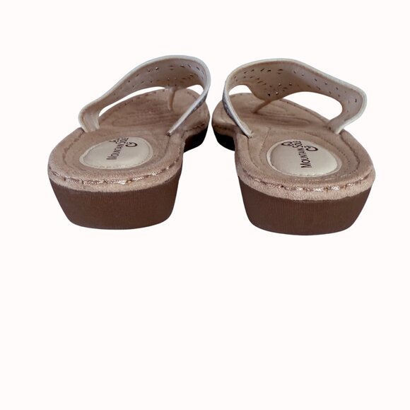 Mountain Sole Comfort Sandals Sz 8.5 White Flip Flop Silver Studs Thong Cushion - Picture 3 of 15